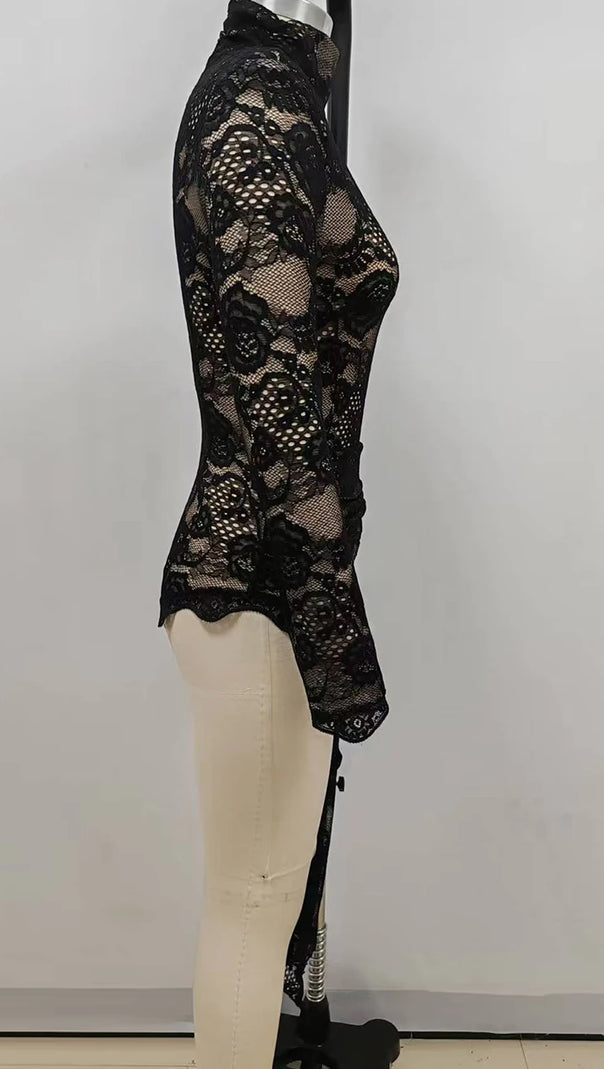 ZANNA SCHWARZER BODYSUIT AUS BESTICKTER SPITZE MIT HOCHKRAGEN