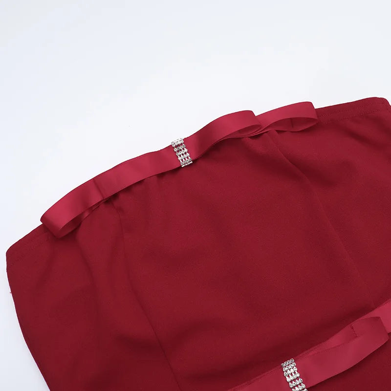 Trägerloses Midikleid mit Halbschleife in Merlot