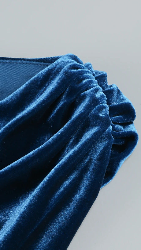 Gianni – Maxikleid aus Samt mit One-Shoulder-Ausschnitt und Cut-outs