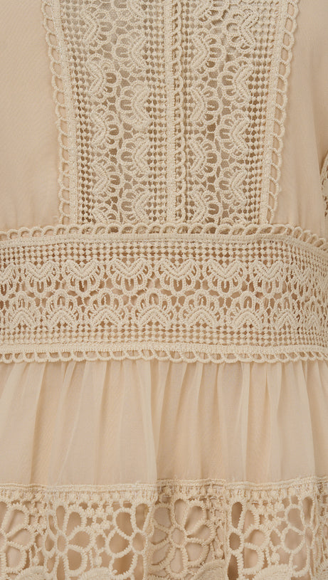 Aprikosenspitze - Besetztes, gestuftes Herbstkleid