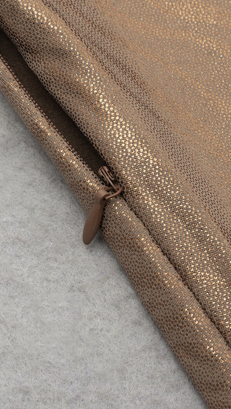 ABITO MIDI AVVOLGENTE CON FIANCHI A PLISSETTE MARRONE