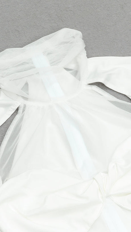 ABITO BIANCO CON MONOMANICA E VITA A TORSIONE