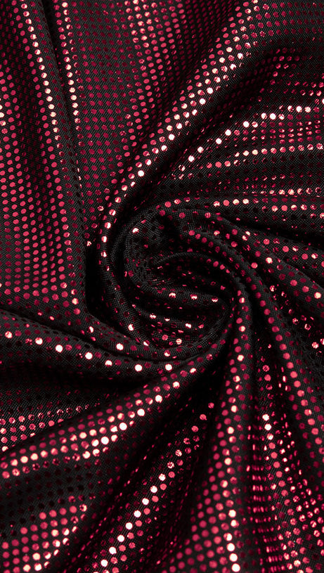 ABITO CON GONNA SCOLLO ALTO E GLUTEI SCOPERTI 