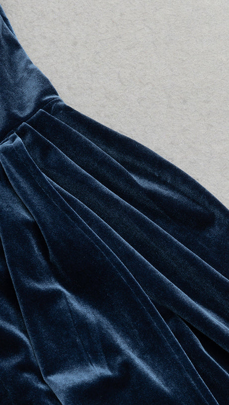 ABITO MIDI PLISSETTATO IN VELLUTO SENZA PERLINE E SCHIENA SENZA SPALLINE