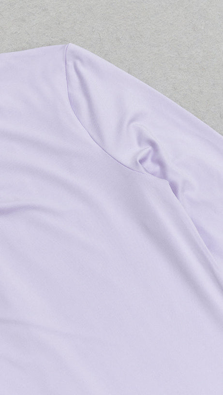 LAVENDELFARBENES OFF-SHOULDER-MAXIKLEID MIT LANGEN ÄRMELN UND PLISSEE