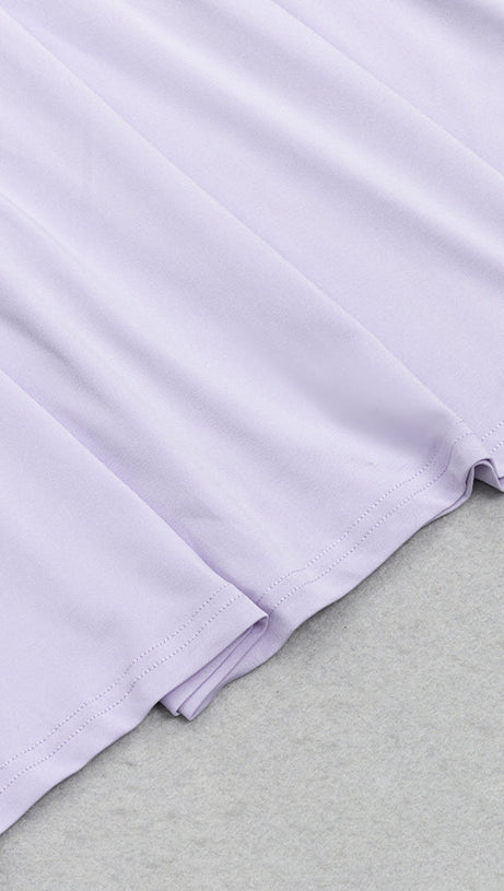 LAVENDELFARBENES OFF-SHOULDER-MAXIKLEID MIT LANGEN ÄRMELN UND PLISSEE