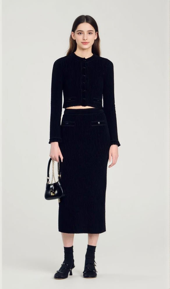 AIIZIE VELVET-TEXTURE CROPPED KNITTED CARDIGAN IN NOIR - product image