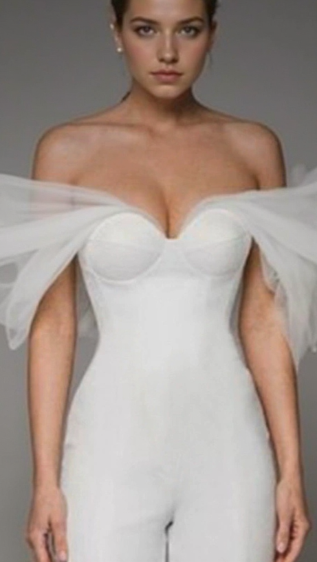 ANILA WEISSER SHOULDER-JUMPSUIT AUS TÜLLÄRMELN UND KORSETT