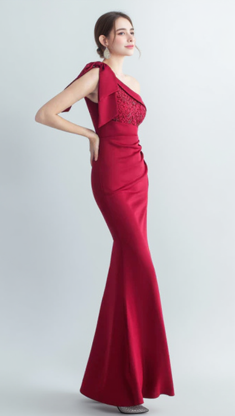 ONE-SHOULDER EMBROIDERY HIGH SLIT DRESS IN RED