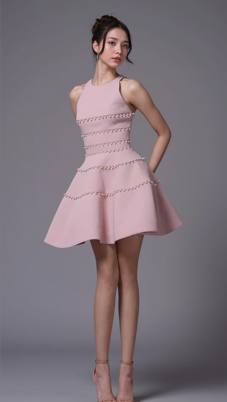MINIABITO A TRAPEZIO CON DETTAGLIO DI PERLE IN ROSA