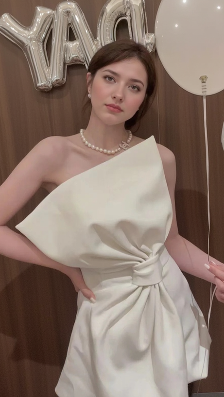 EVANGELINE STRAPLESS BOW MINI DRESS IN WHITE