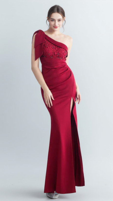 ONE-SHOULDER EMBROIDERY HIGH SLIT DRESS IN RED