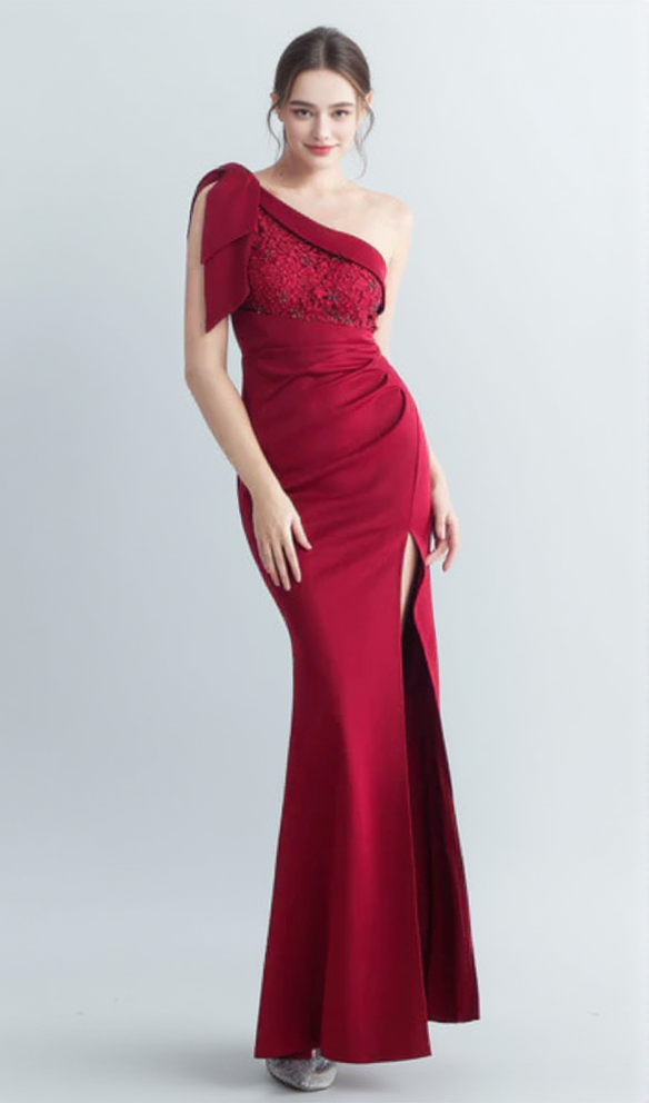 ONE-SHOULDER EMBROIDERY HIGH SLIT DRESS IN RED
