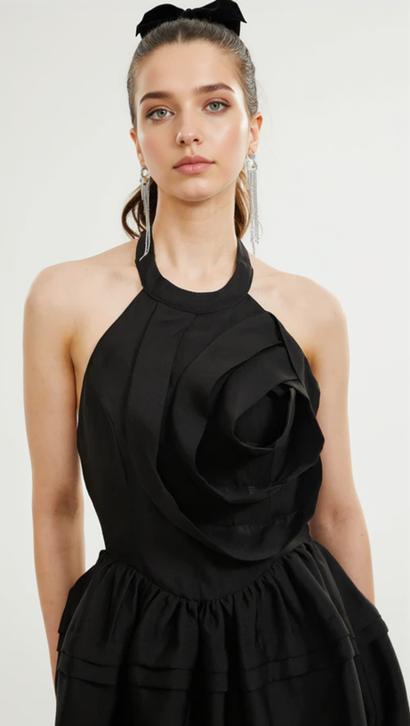 MINI ABITO CON SCOLLO ALL'AMERICANO E APPLICAZIONI FLOREALI IN NERO 