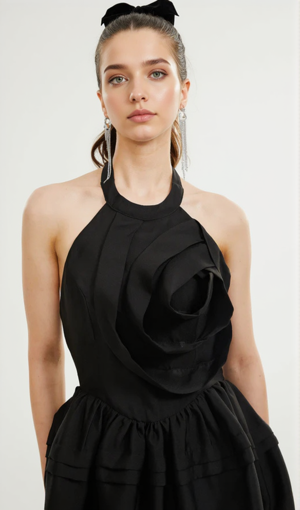 MINI ABITO CON SCOLLO ALL'AMERICANO E APPLICAZIONI FLOREALI IN NERO 