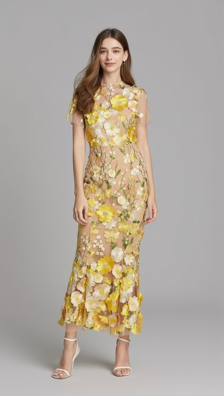 MIDIKLEID AUS MESH MIT FISCHSCHWANZ UND BLUMENSTICKEREI IN GELB