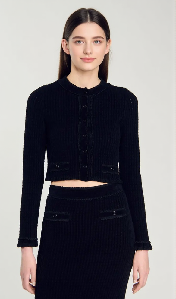 Kurze Strickjacke mit Samtstruktur in Noir