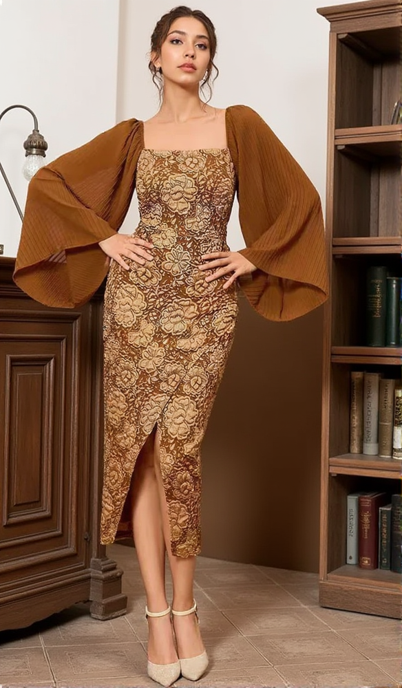 Kleid mit eckigem Kragen, Jacquard-Tasche und Po-Schlitz