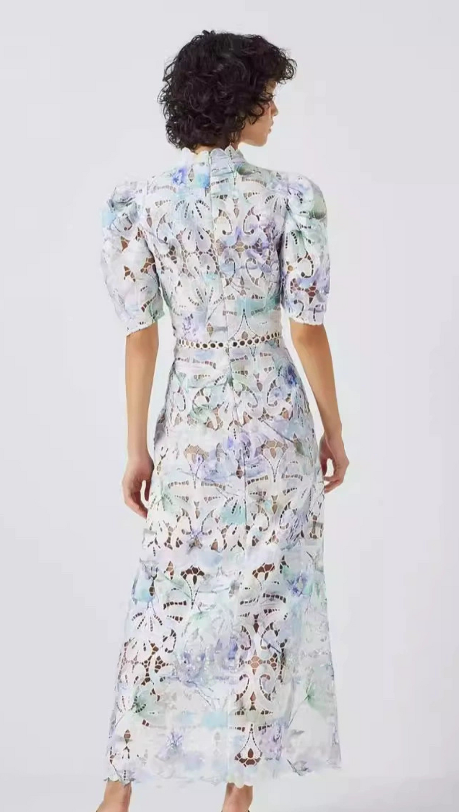 ABITO MIDI IN PIZZO CON MANICHE A SBUFFO E COLLO ALTO, BIANCO