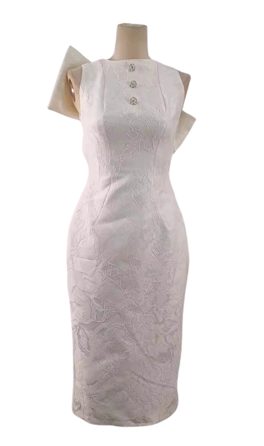 ALEXANDRA – MIDIKLEID AUS BROKAT MIT SCHNITTEN AUF DER RÜCKSEITE IN WEISS