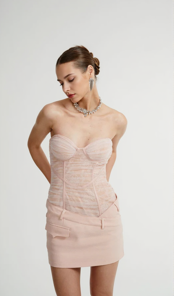 MINIKLEID AUS MESH MIT GÜRTELSCHLAUFEN IN PINK