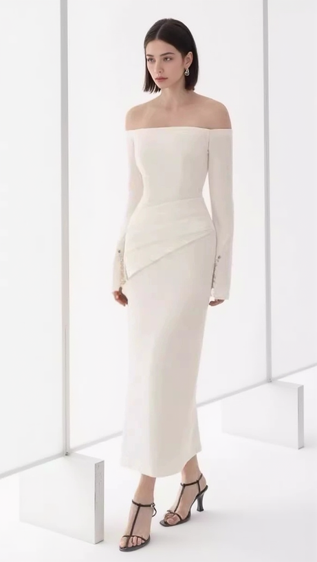 DOROTHY WEISSES, GESCHNITTENES, SCHULTERFREIES MIDIKLEID MIT RÜSCHEN