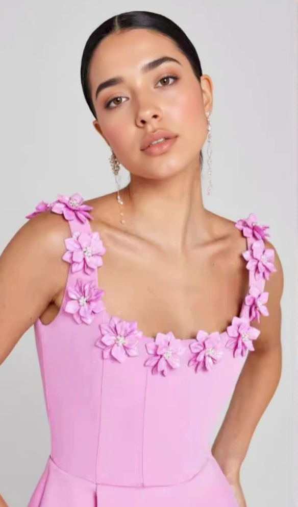 MINIKLEID MIT 3D-BLUMENAUSSCHNITT IN ROSA