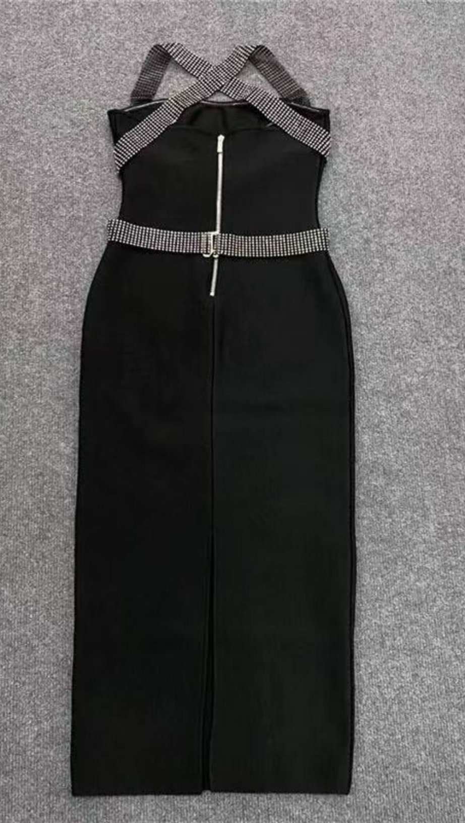 ABITO MIDI CON STRASS E SCOLLO A V