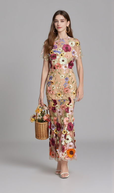 MIDIKLEID AUS MESH MIT FISCHSCHWANZ UND BLUMENSTICKEREI IN BRAUN