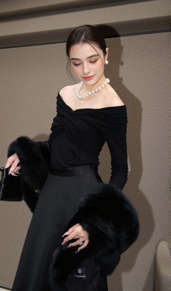 AIIZIE BLACK STRETCH KNIT SWEATER - product image