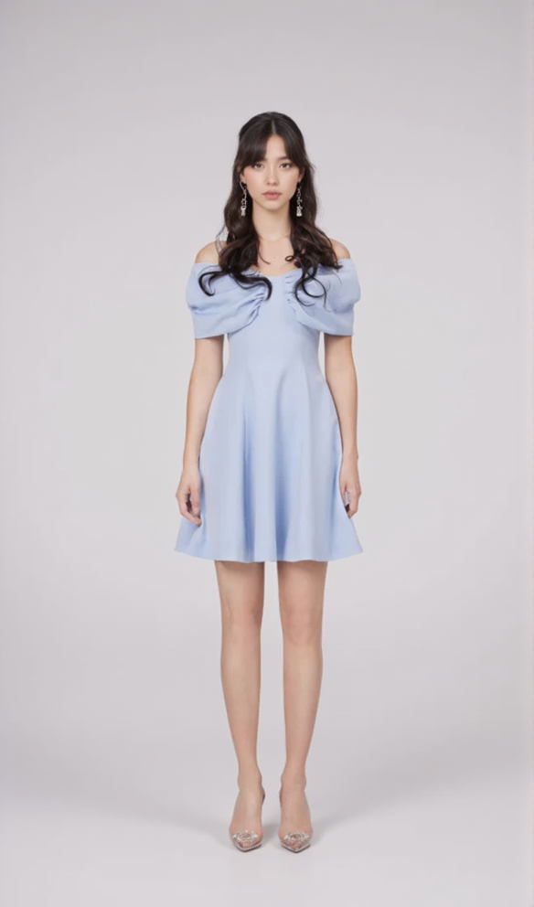 MINIKLEID MIT SCHMETTERLINGSÄRMELN IN BLAU