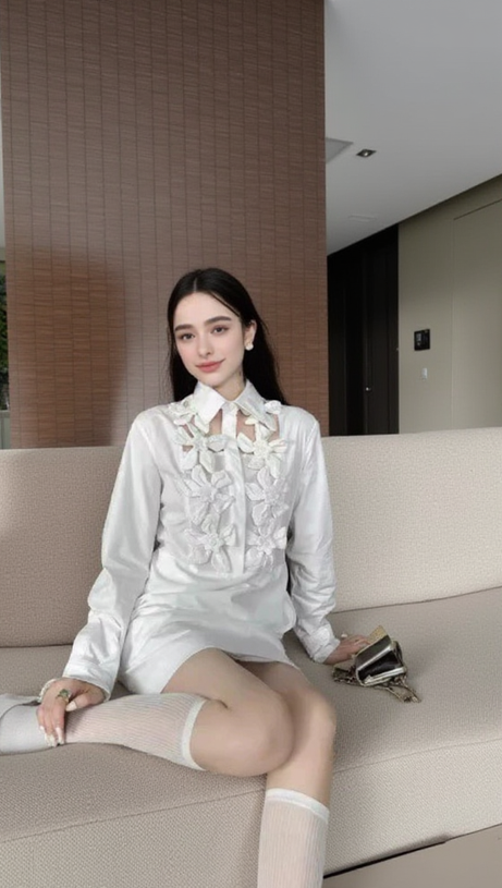 ETHEL – Hemdblusenkleid mit Blumenmuster und langen Ärmeln in Weiß