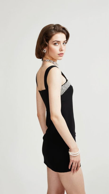 MINI ABITO NERO CON TAGLIO E CRISTALLI