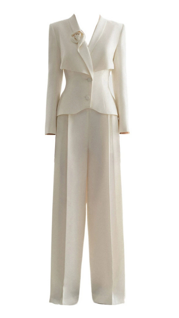 AIIZIE AURORA FLOWER DETAIL JACKET IN WHITE - product image