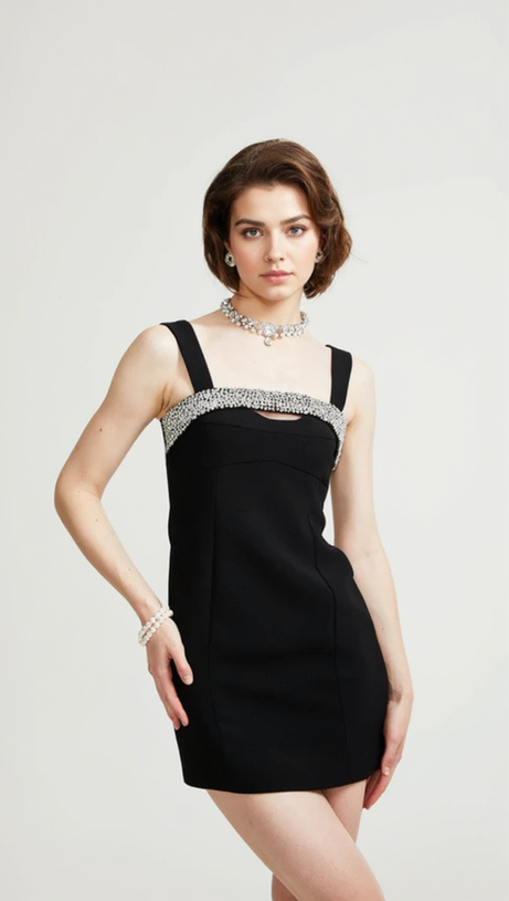 MINI ABITO NERO CON TAGLIO E CRISTALLI