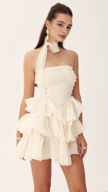 TRÄGERLOSES MINI-CHIFFONKLEID „JANICE“ MIT RÜSCHEN IN BEIGE