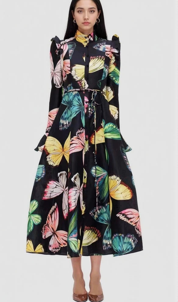 MIDIKLEID MIT SCHMETTERLINGSÄRMELN UND PAPILLON-PRINT IN SCHWARZ