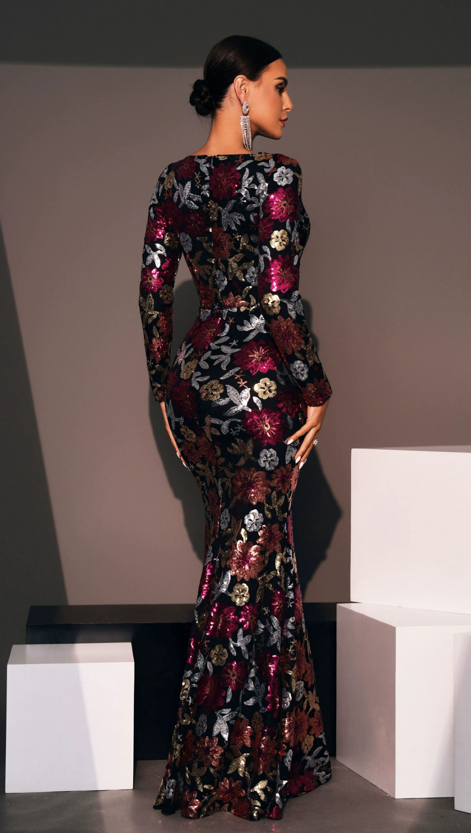 AALIYAH CREW NECK FLORAL SEQUIN DRESS IN BLACK