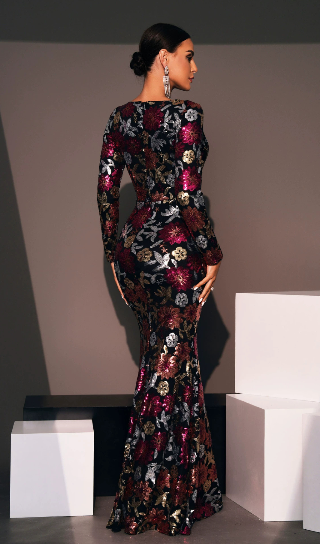 AALIYAH CREW NECK FLORAL SEQUIN DRESS IN BLACK