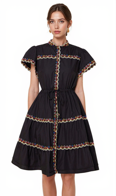 Gewelltes Minikleid mit Rüschenbesatz in Schwarz