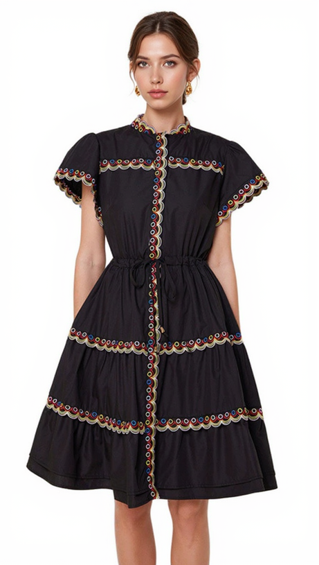 Gewelltes Minikleid mit Rüschenbesatz in Schwarz