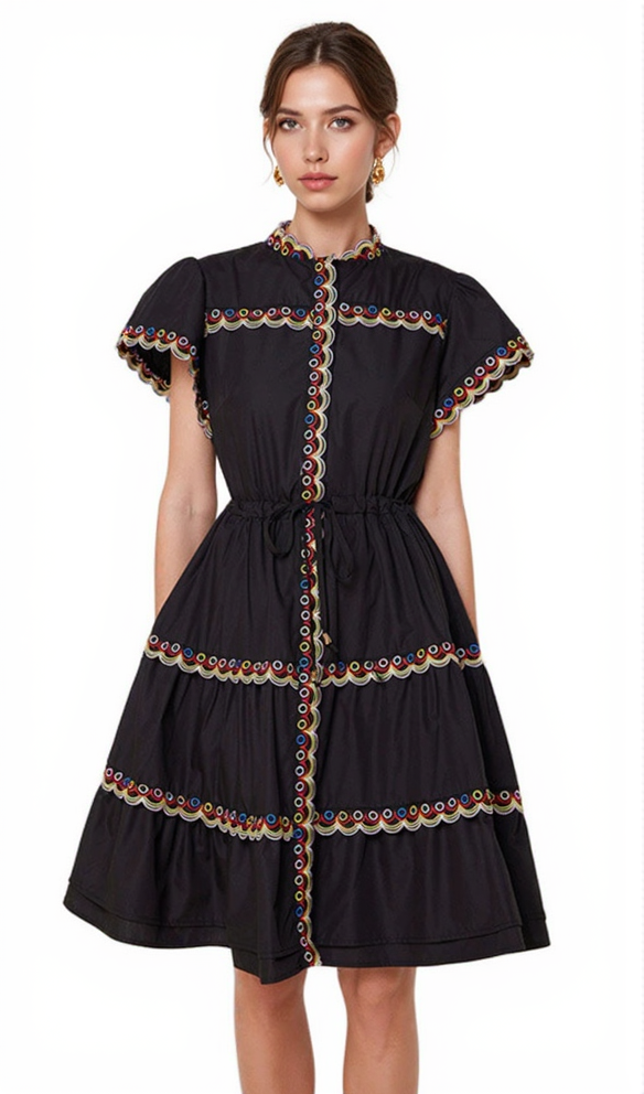 MINI ABITO NERO CON BORDI arricciati e ondulati