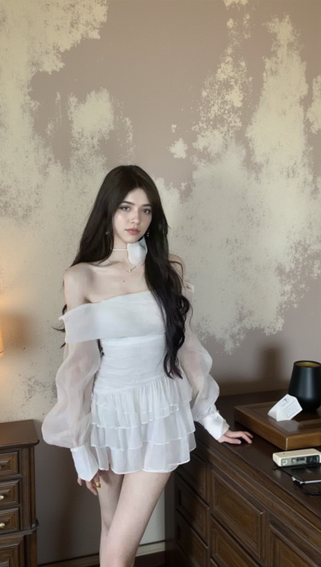 ABITO IN CREPE DI RETE CON MANICHE A SBUFFO E BORDI A VOLANT, BIANCO