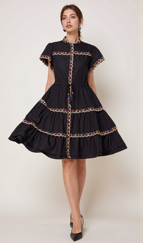 MINI ABITO NERO CON BORDI arricciati e ondulati