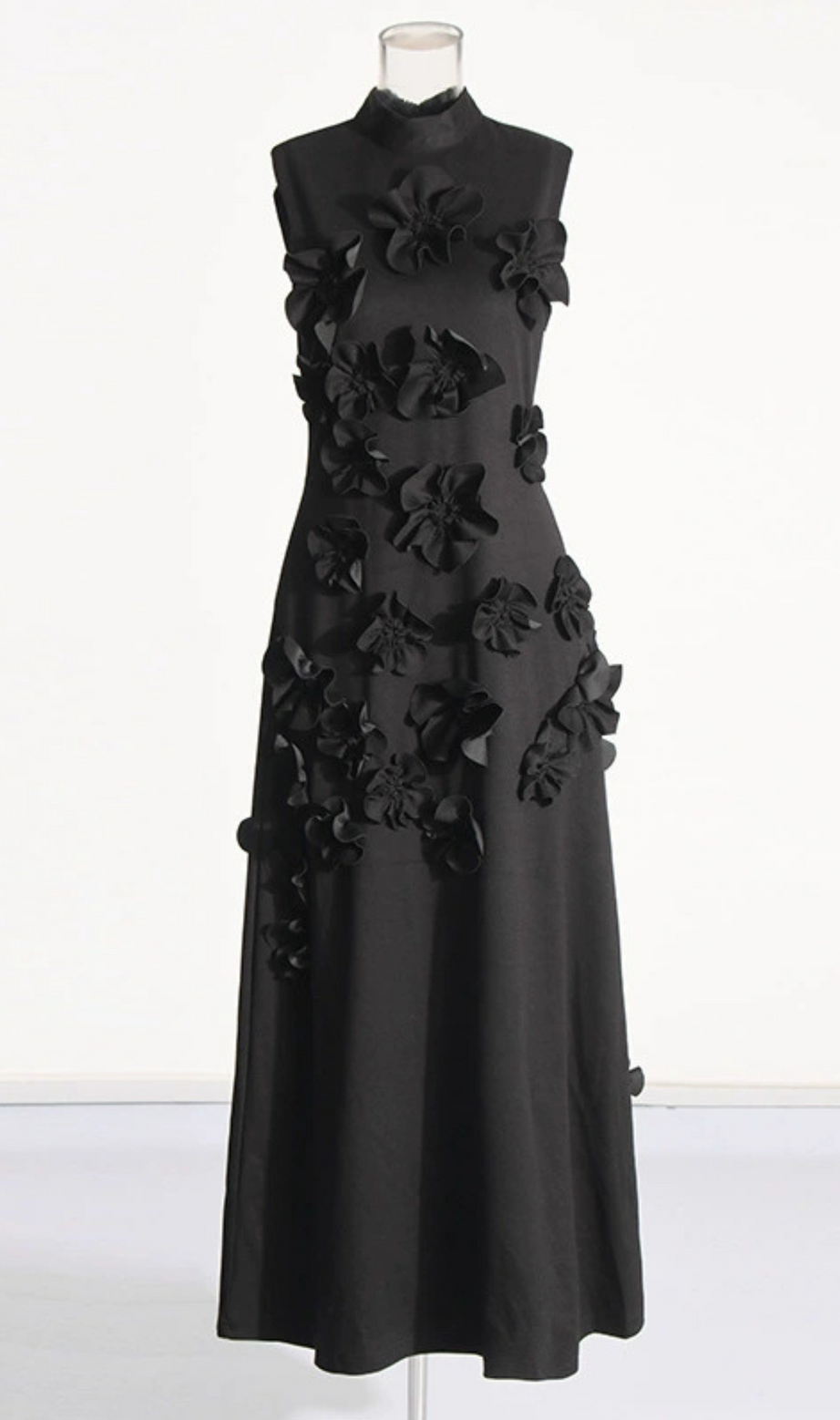 ANNONA SCHWARZES MAXIKLEID MIT BLUMENVERZIERUNG