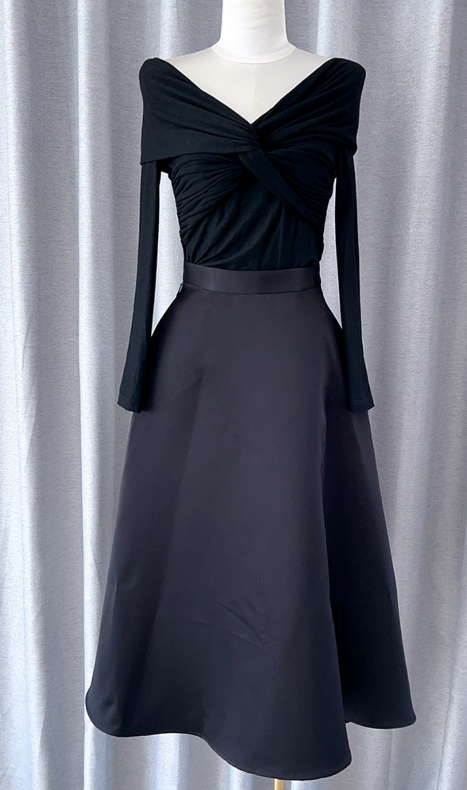 Black high waist vintage skirt