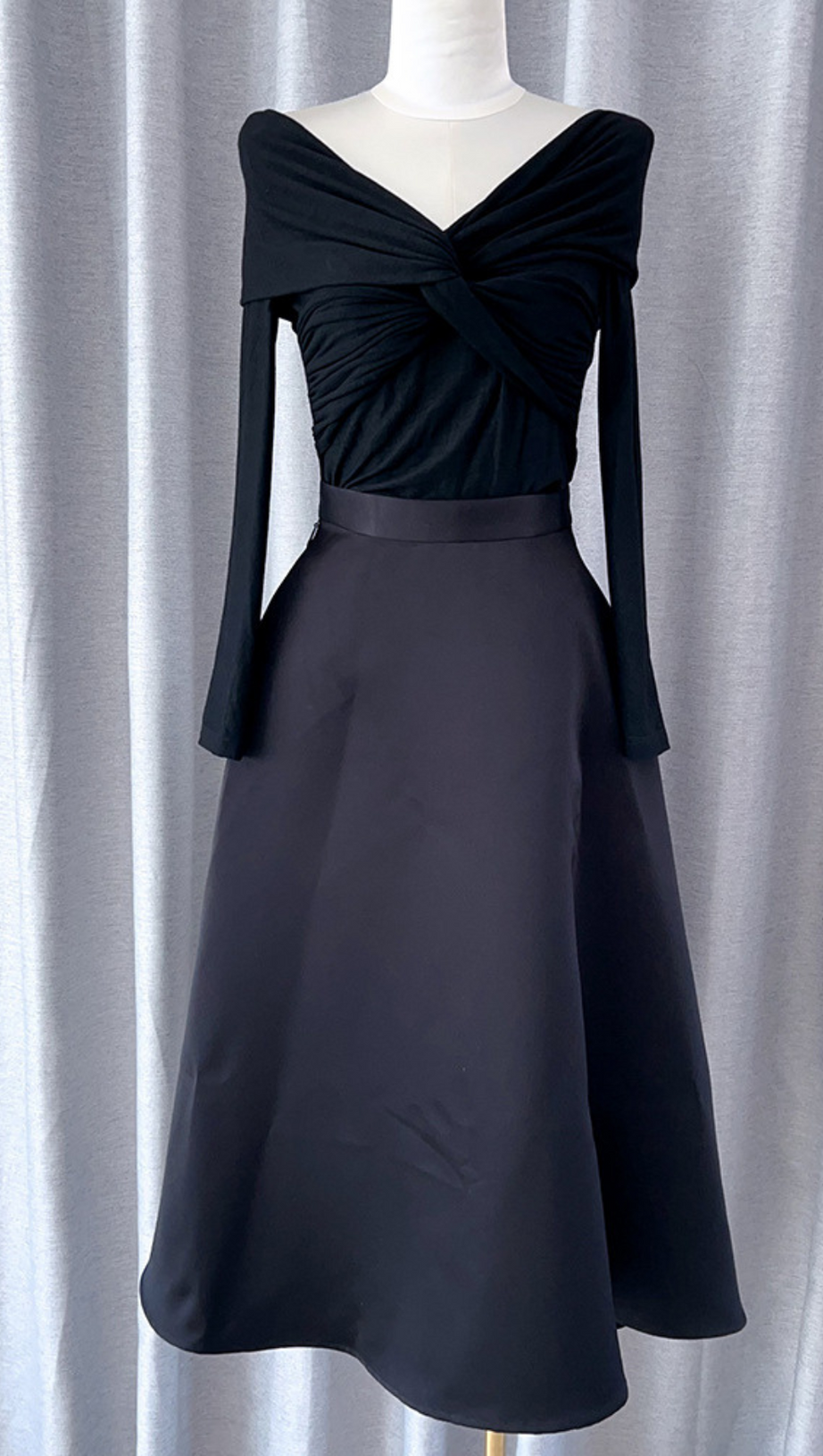 BLACK HIGH WAIST VINTAGE SKIRT