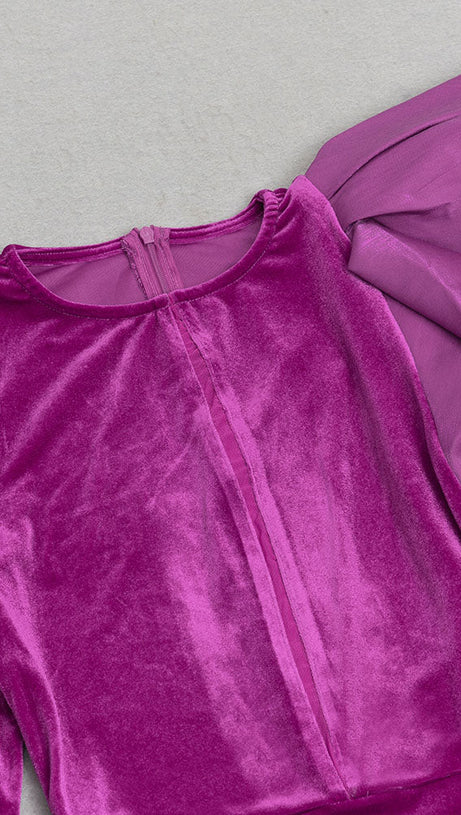 ABITO A SPINA DI PESCE IN VELLUTO CON MANICHE A LOTO TRAFORATE 