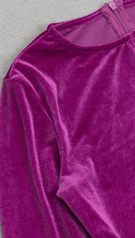 ABITO A SPINA DI PESCE IN VELLUTO CON MANICHE A LOTO TRAFORATE 