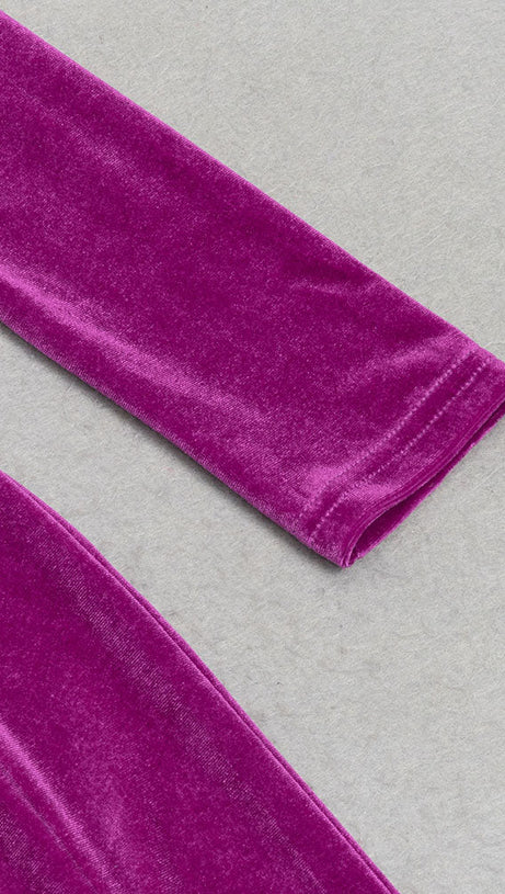 ABITO A SPINA DI PESCE IN VELLUTO CON MANICHE A LOTO TRAFORATE 